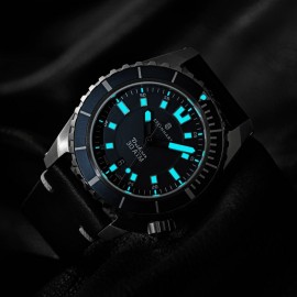 Triton 30 ATM Blau